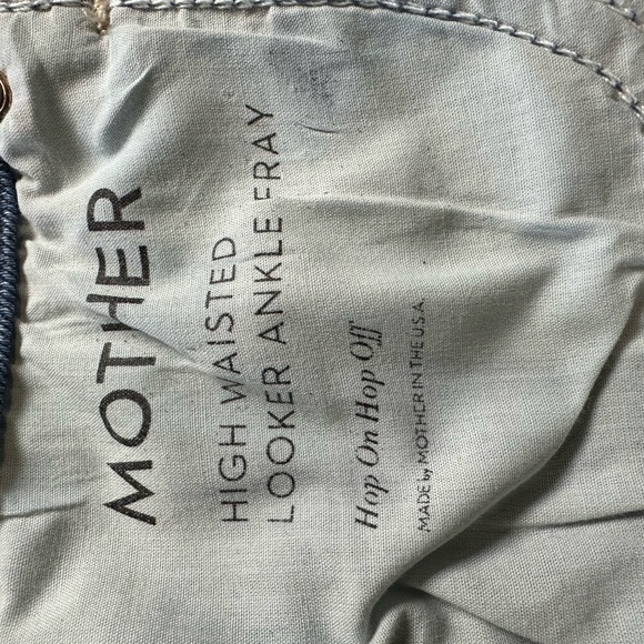 MOTHER High Waisted Looker Ankle Fray
In Hop On Hop Off Size 23 - Picture 6 of 7